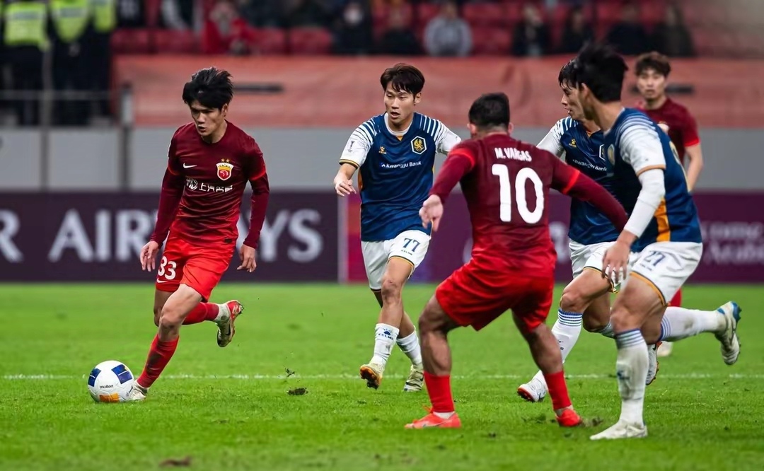 赛地聚焦——亚冠窗口期热度飙升，上海海港主帅复盘，赛场秩序良好，赛季目标并未改变(上海海港比赛集锦)-开云体育app