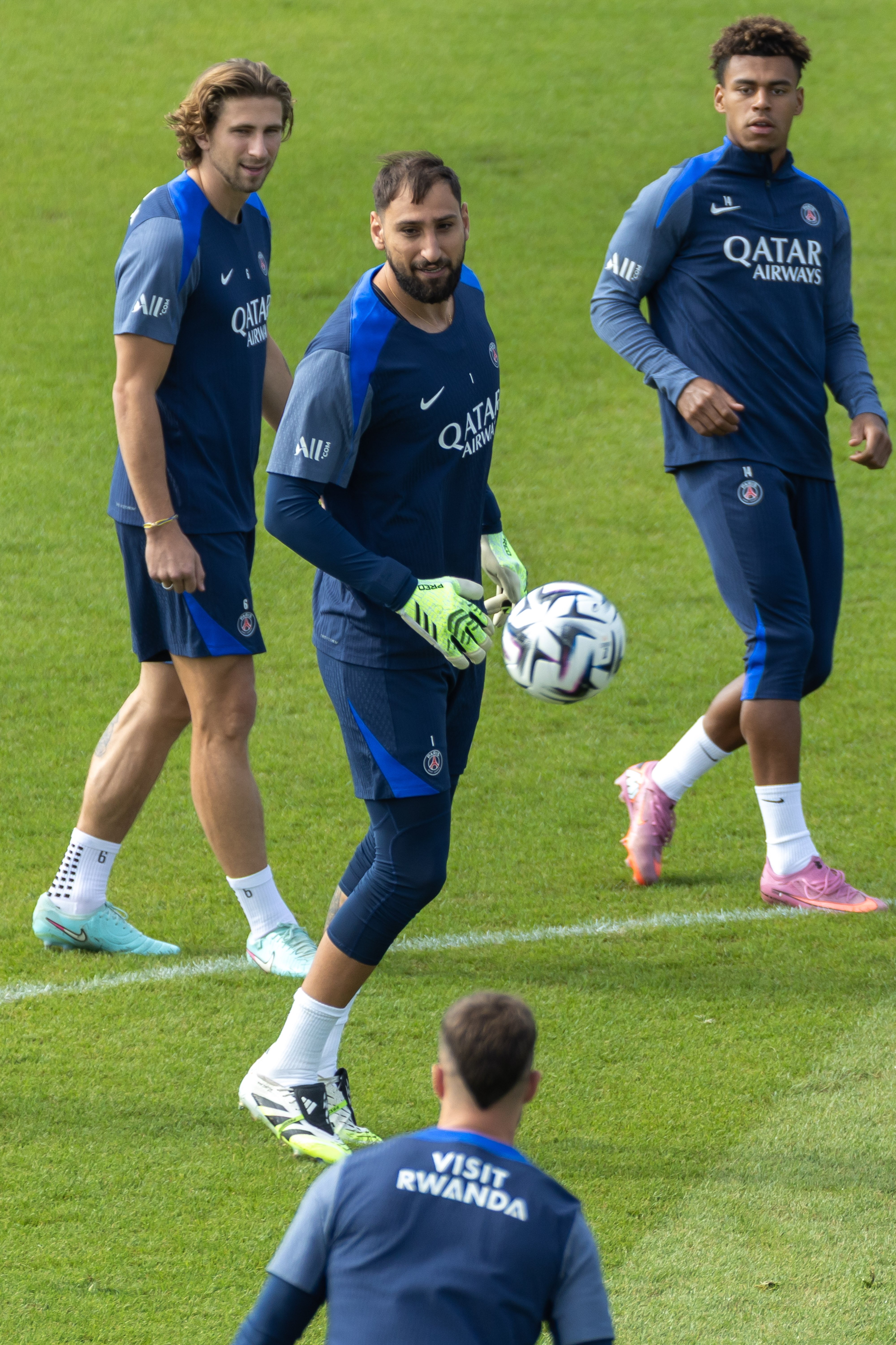 包含窗口期巴黎圣日耳曼备战英超，防线松动细节曝光，气氛紧张，训练强度明显提升的词条-开云体育下载